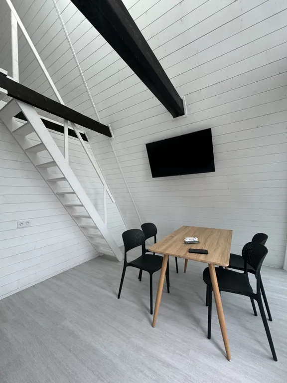 Глэмпинг А-фрейм с видом на море и теплым бассейном