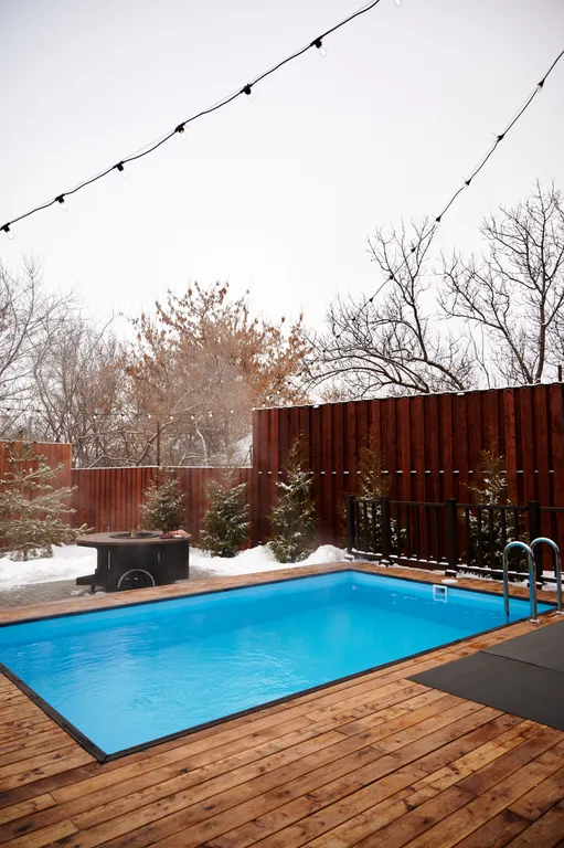 А-фрейм дом с теплым бассейном