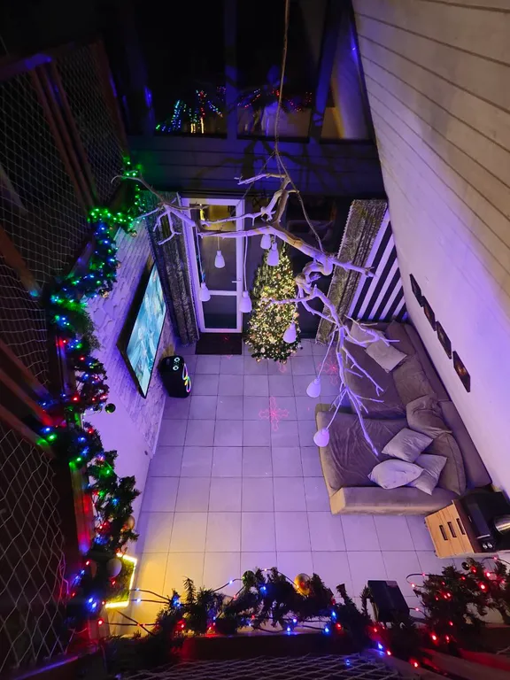 Большой уютный дом в лесу