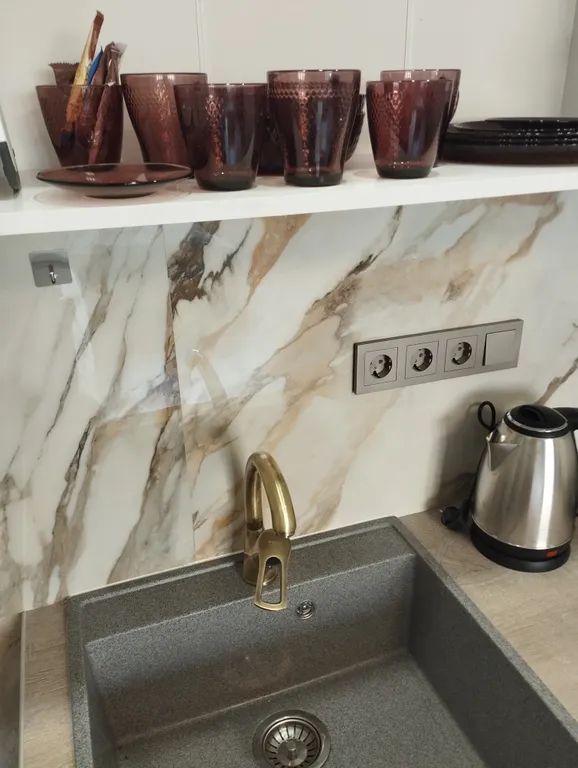 Новая квартира с хорошим ремонтом . Метро Котельники рядом.