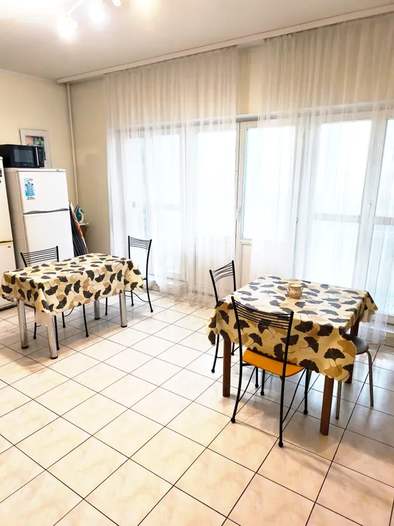 Трёхместный номер в центре, метро Немига, Дворец спорта.