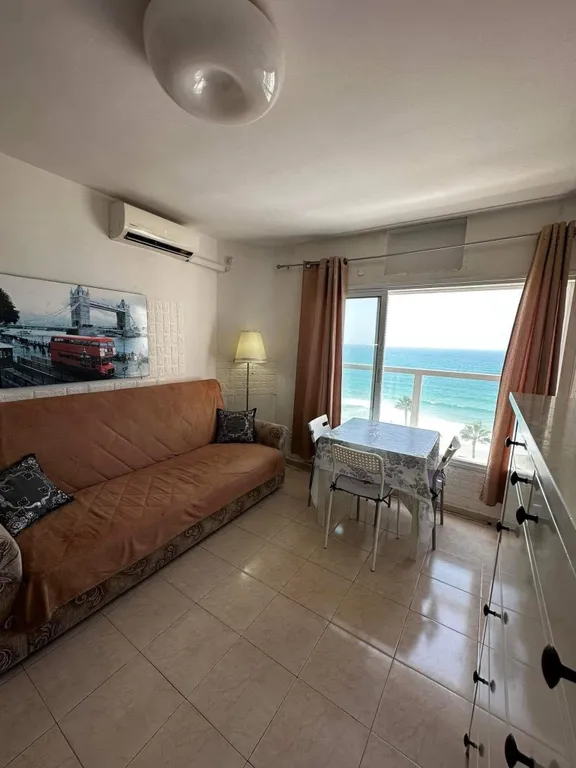 Красивая 2 ком квартира на набережной с прямым видом на море и закаты