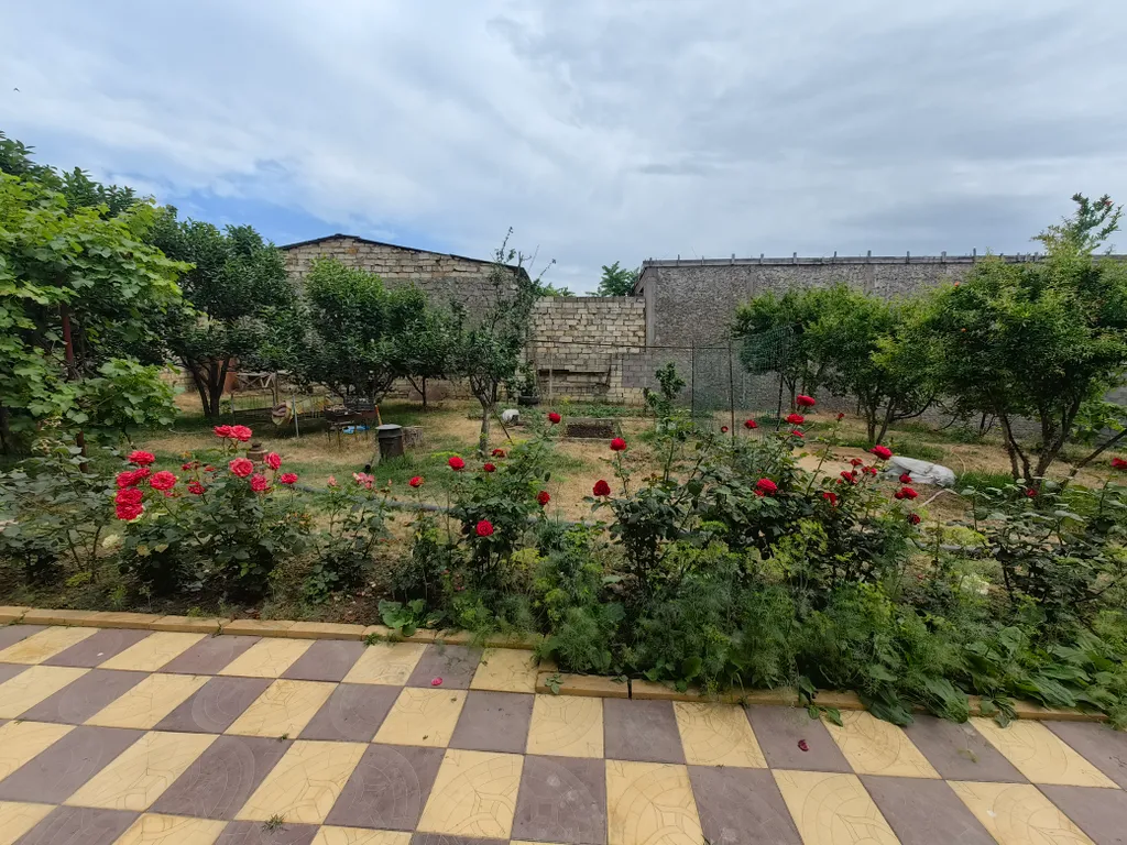 Просторный дом с зоной барбекю