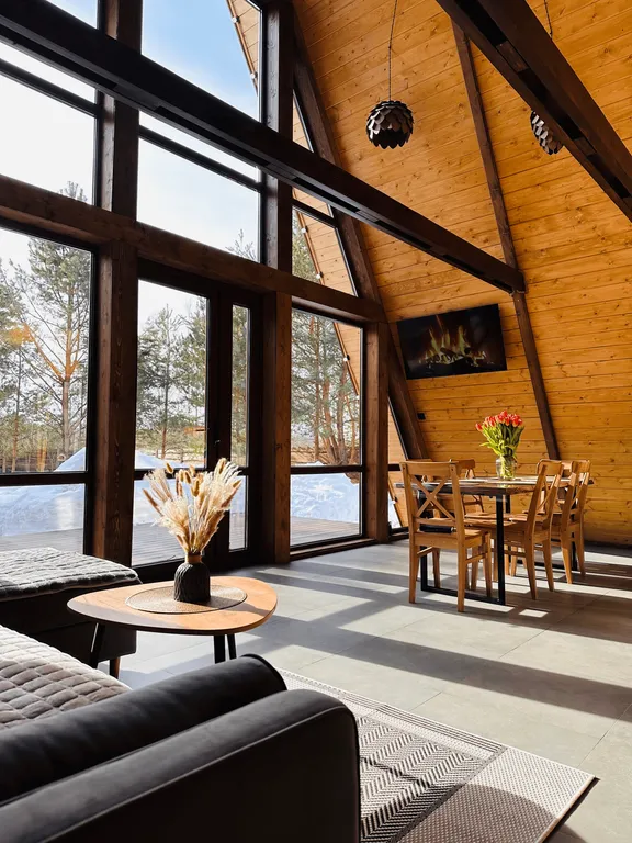 Дом с баней и банным чаном на краю соснового леса