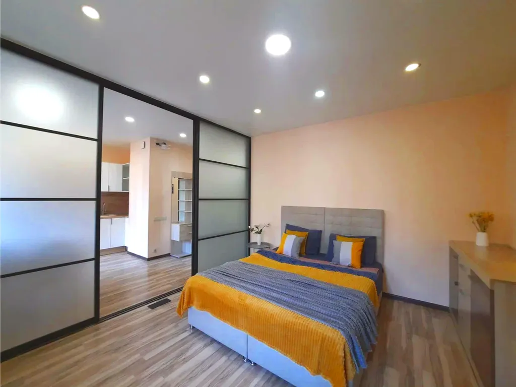 Современный уголок уюта: квартира-студия с полной комплектацией