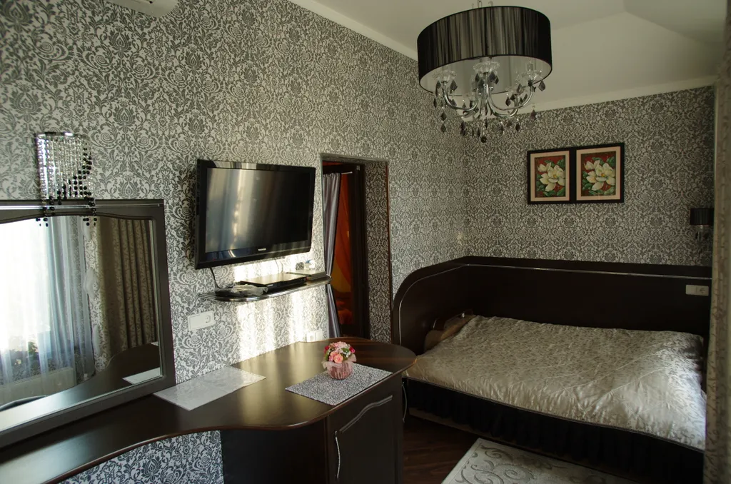 Семейный двухкомнатный апартамент с кухней и балконом