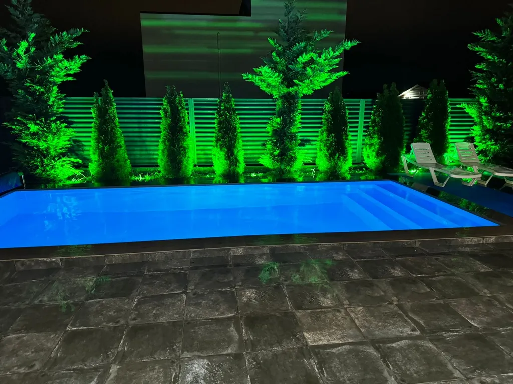 Дом с баней и теплым бассейном