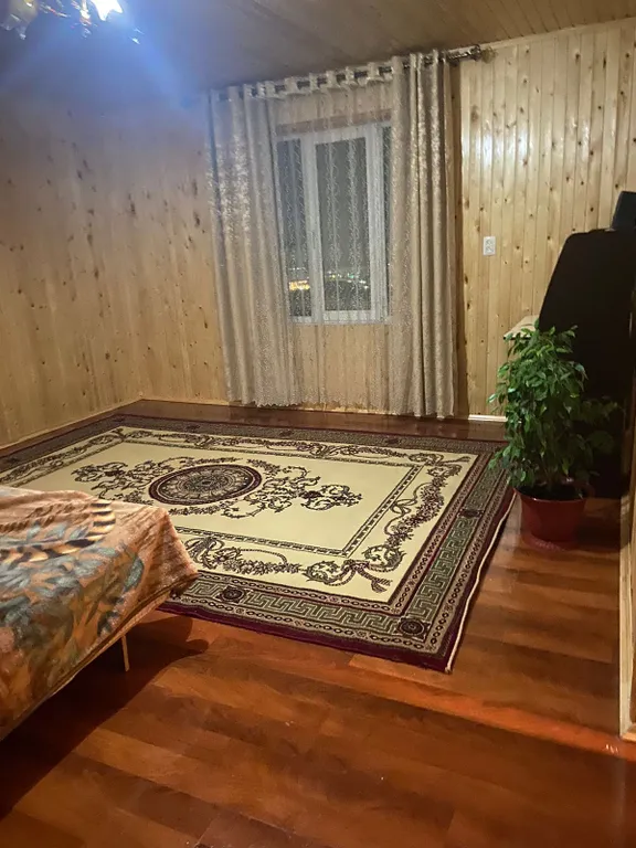 Уютный дом возле крепости