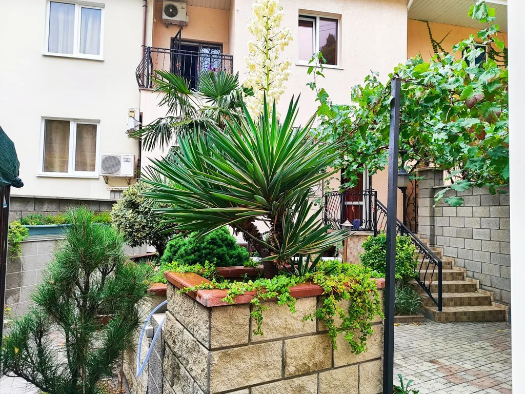 Апартамент с уютным двориком в Мисхоре, в частном доме