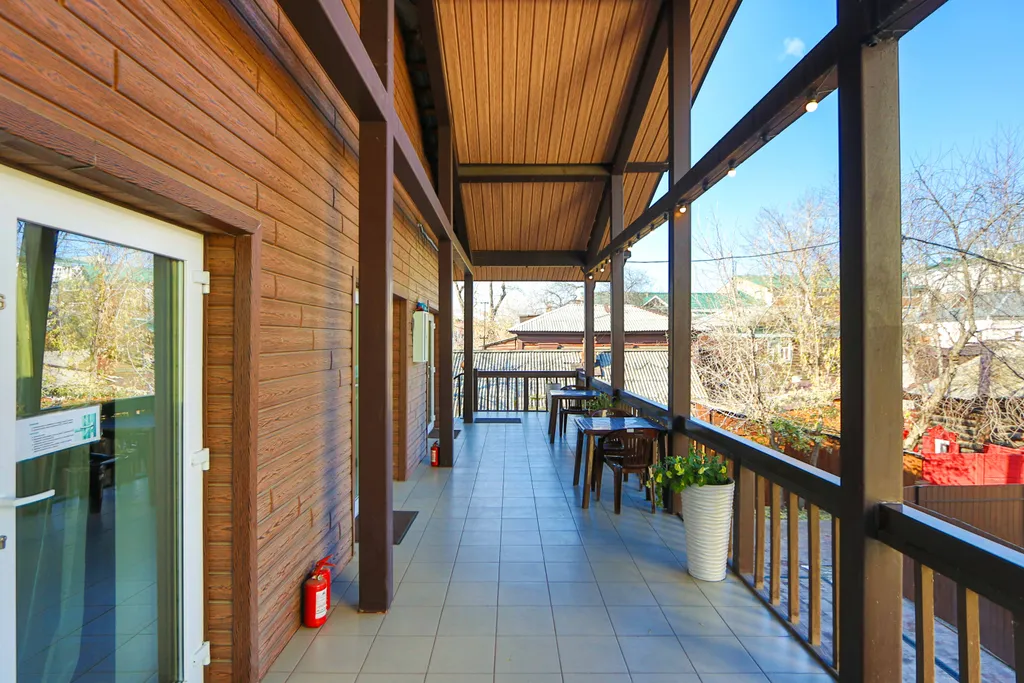 Четырёхместный стандарт с  широкими кроватями на двух уровнях