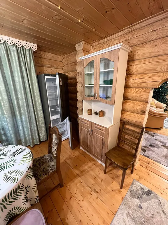 Большой коттедж на побережье озера Тосканка