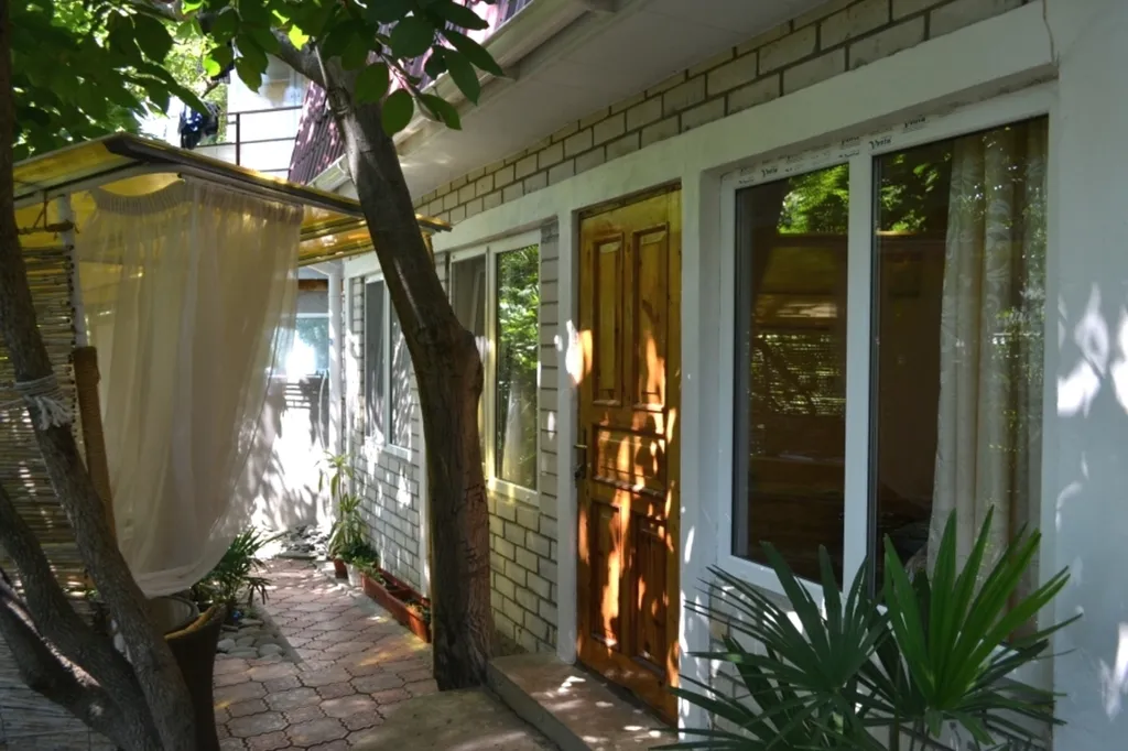 Этаж коттеджа в зелёном саду