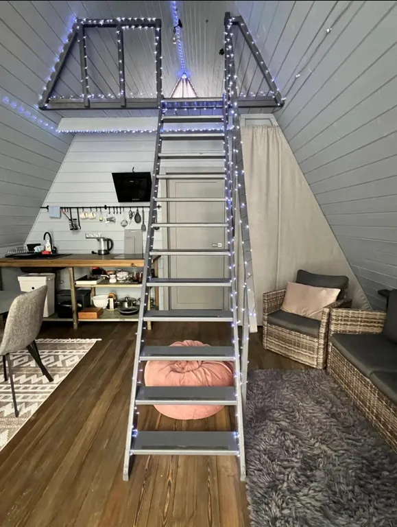 Уютный дом A-Frame в лесу