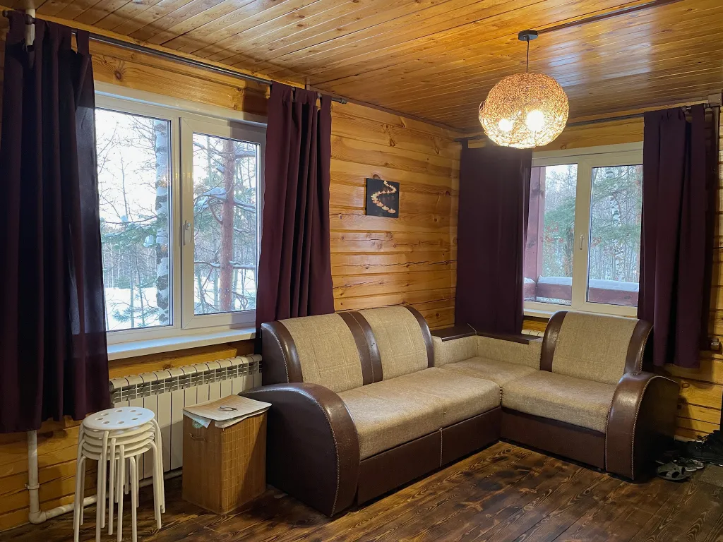 Сказочный дом в лесу