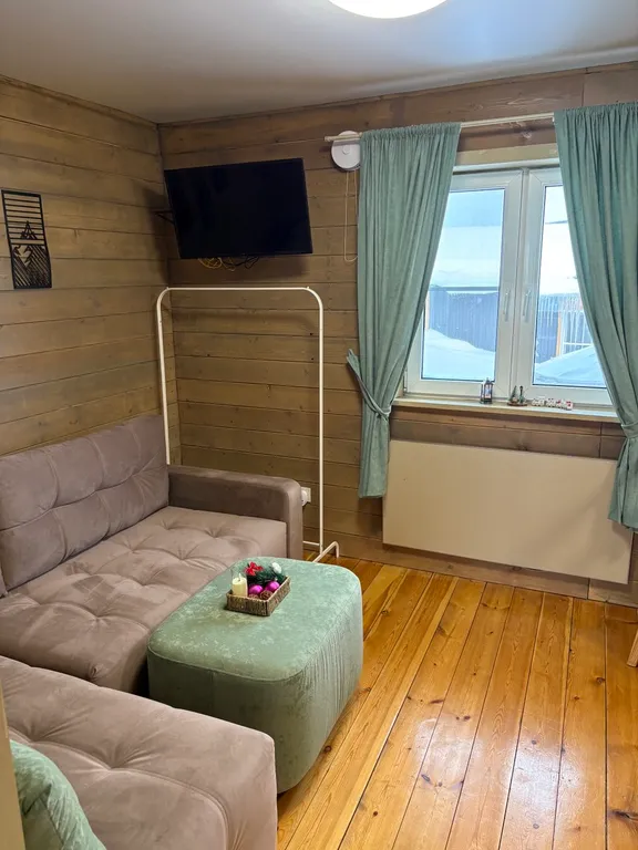 Коттедж Теплый дом с двумя спальнями — Шерегеш