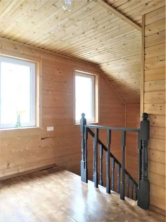 Дом с камином и с большим фруктовым садом