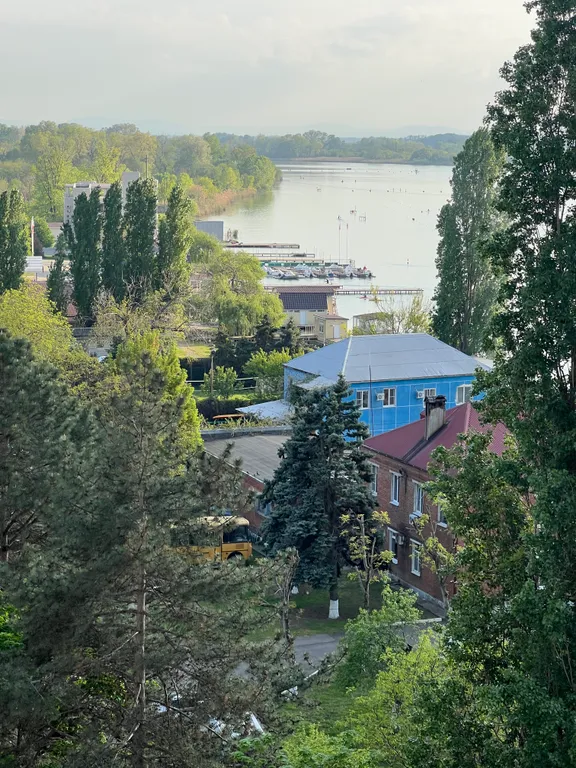 Апартамент с видом на озеро Кубань с джакузи с качелей