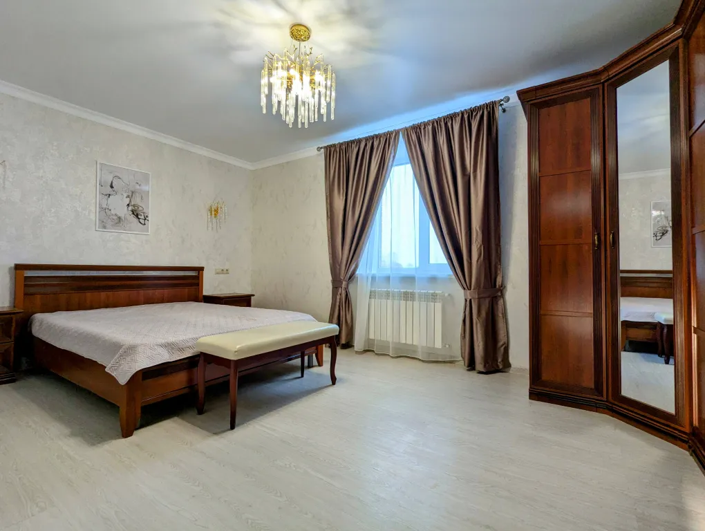 8-комнатный Дом