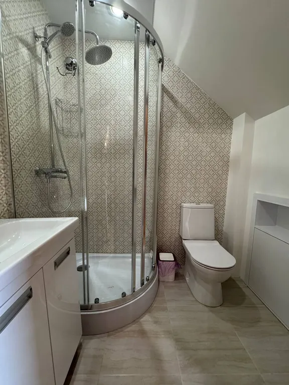 8. Четырехместный номер с тремя кроватями. Мансарда