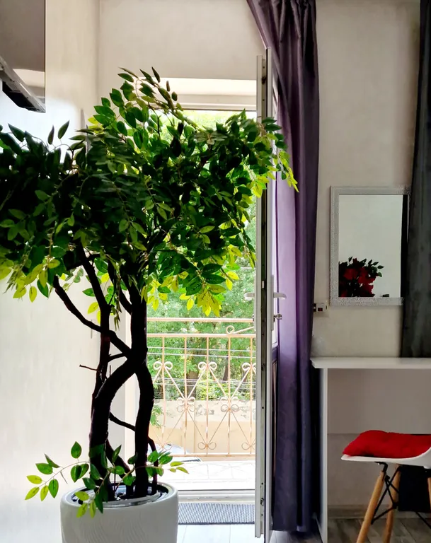 Квартира Квартира Просторная студия с балконом на тихой улице — Геленджик