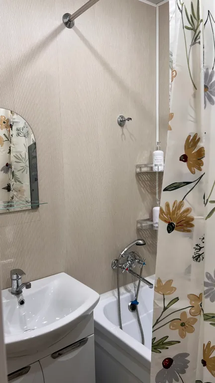 Уютная квартира в центре города с видом на набережную и горы