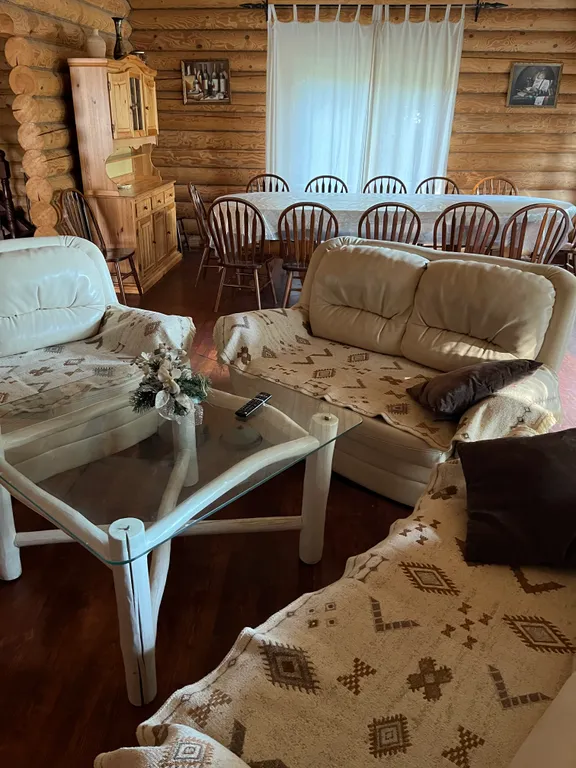 Большой коттедж в сосновом бору на берегу озера