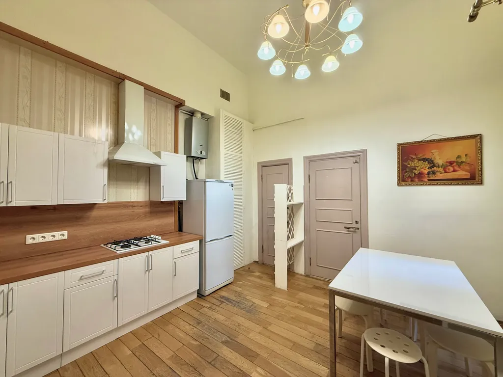 Просторная квартира в центре Санкт-Петербурга