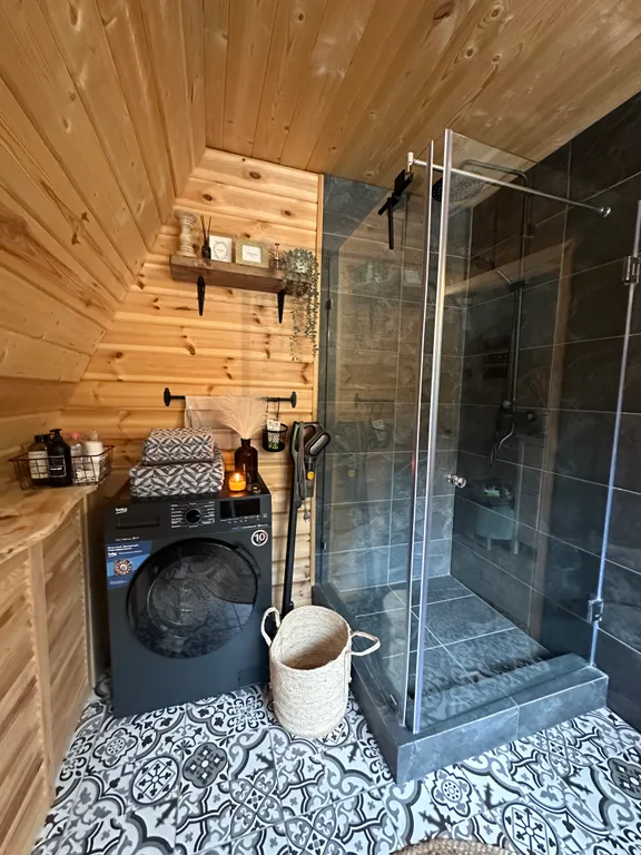 Большой уединенный A-frame в лесу с горячей купелью Фурако