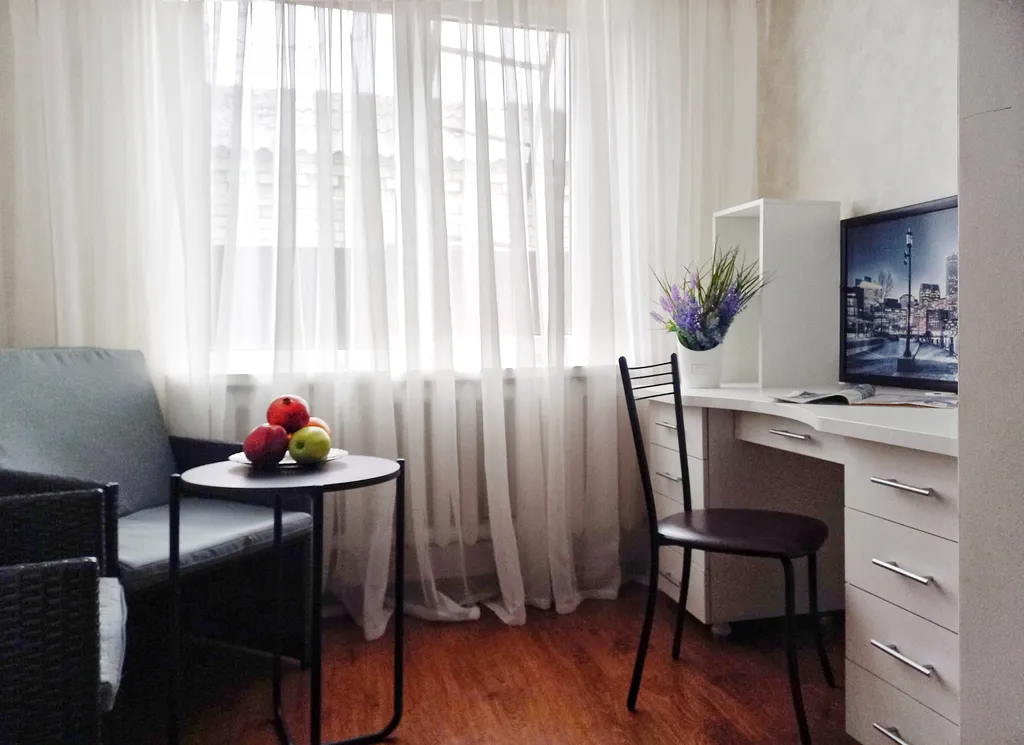 Апартамент напротив парка Победы, с отдельным двором, гараж