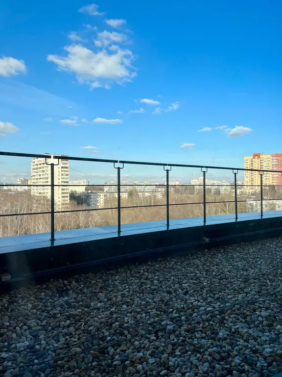 Стильная студия с выходом на кровлю ТЦ Галерея