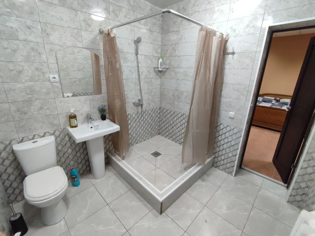 Домик в городе, без соседей