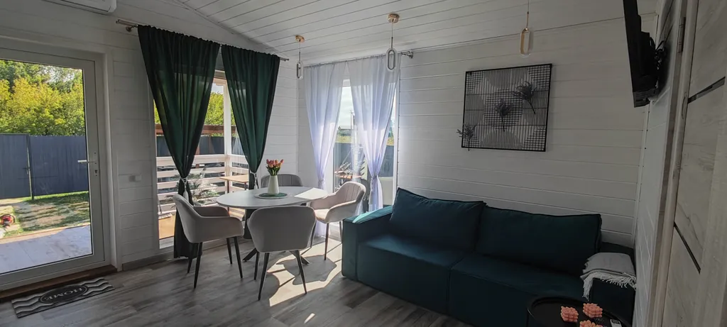 Домик у реки: банный чан, костёр, беседка с мангалом