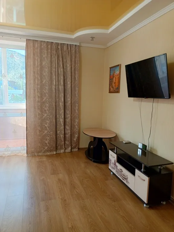 Уютная квартира находится возле можевеловой роще, вид на море и горы