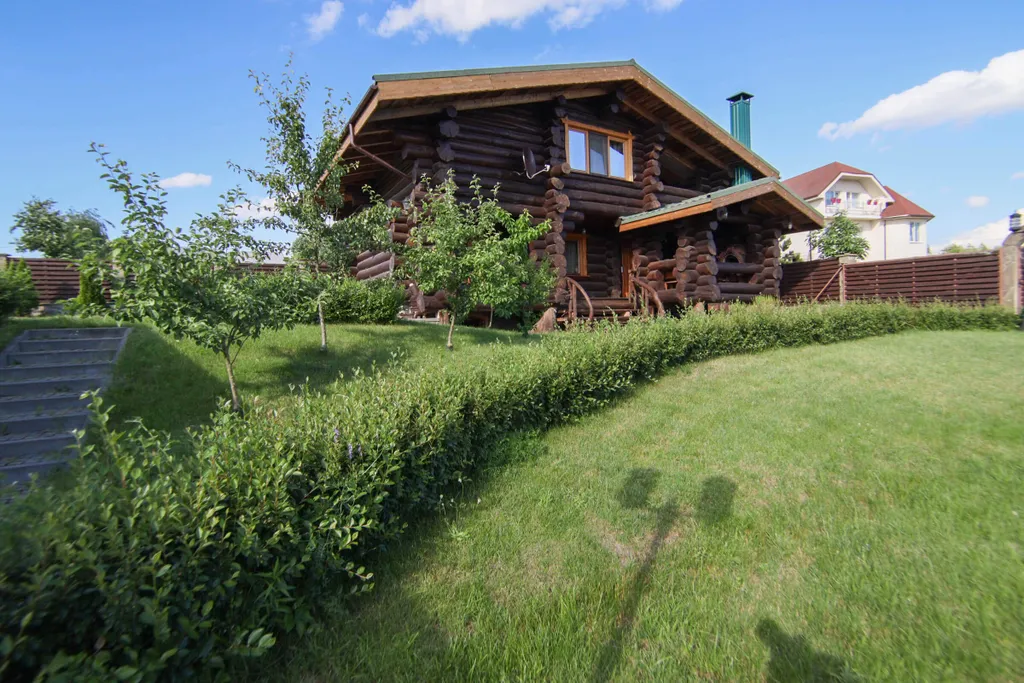 Шале с баней бассейном и видом на озеро