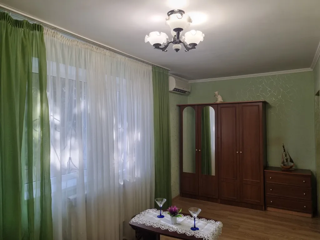 Пpocтоpнaя и уютная квартиpа в центре города