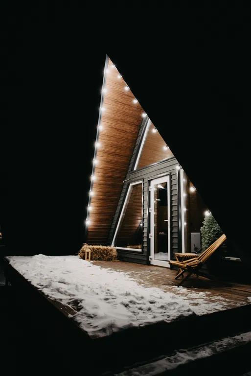 Дом A-frame у подножья горы