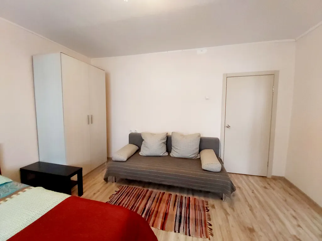 Просторная студия с видом на Урал в центре города