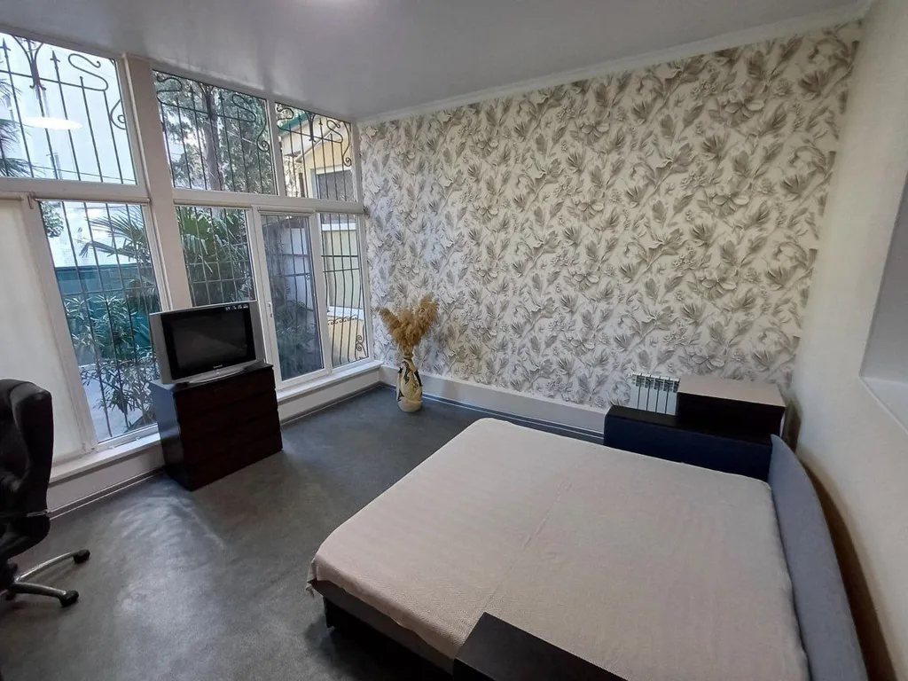 Квартира с двором в центре