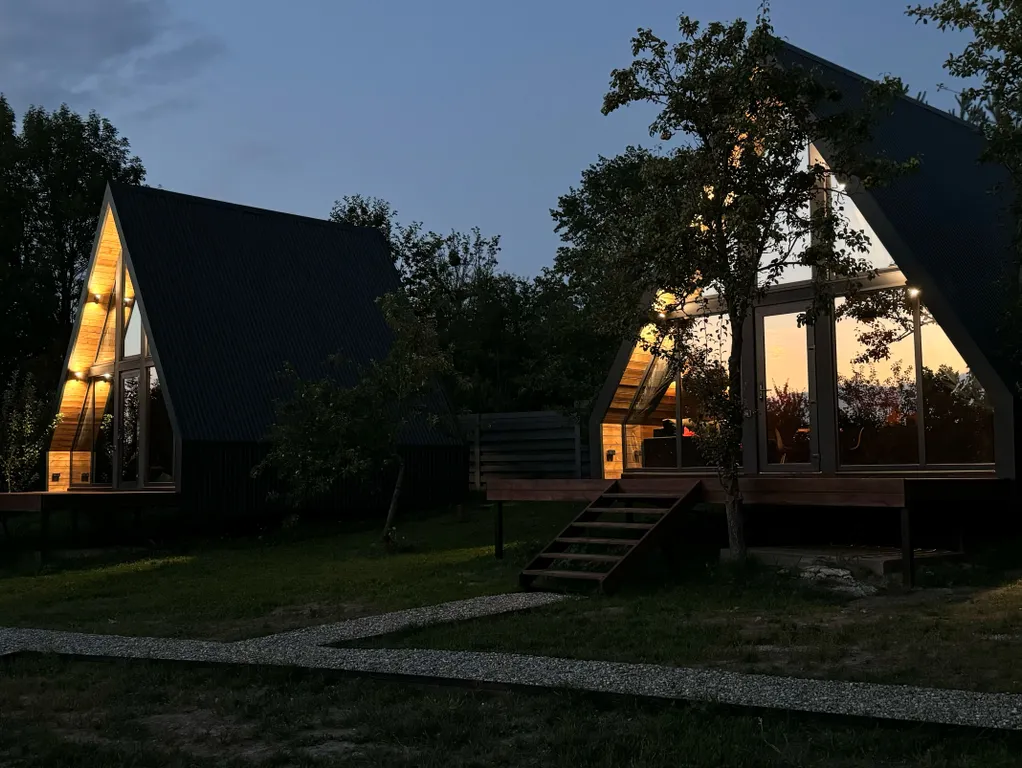 Апарт-отель Елань, глемпинг со стильными A-фреймами и бассейном