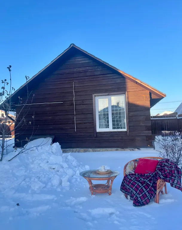 Уютный, деревянный дом с баней в окружении соснового леса