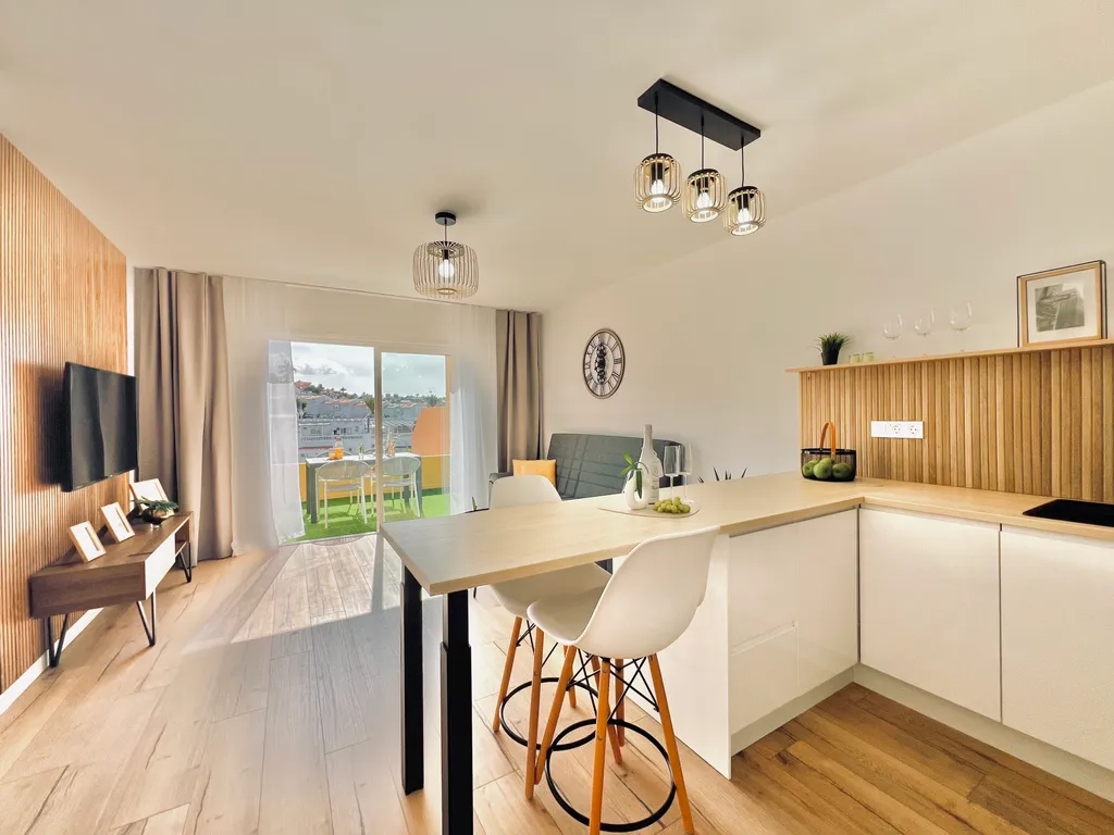 PaulMarie Apartment with heated pool in Las Brisas