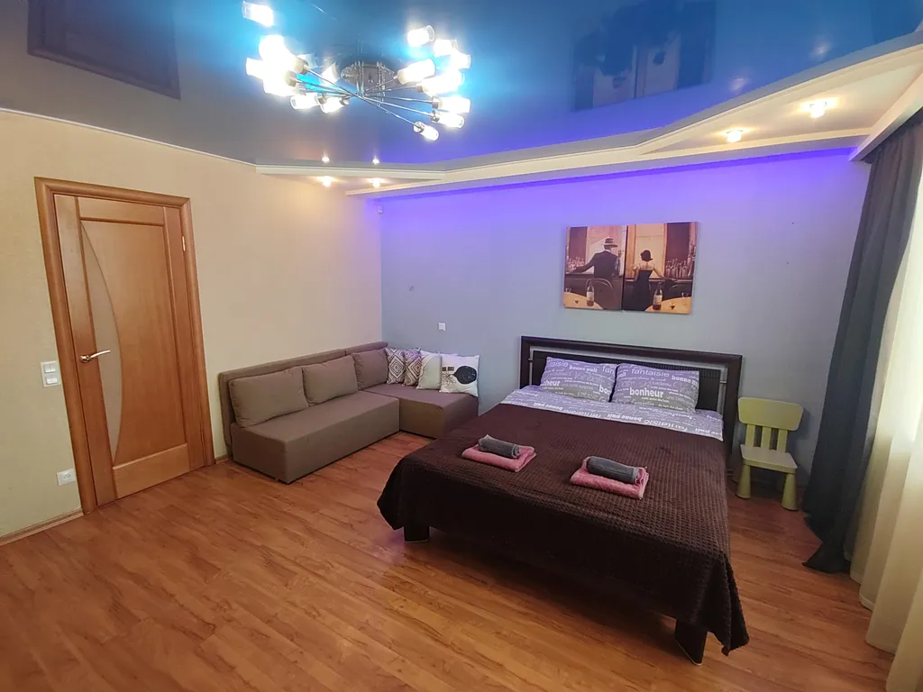 Трёхкомнатная квартира с раздельными комнатами двумя уборными и лифтом