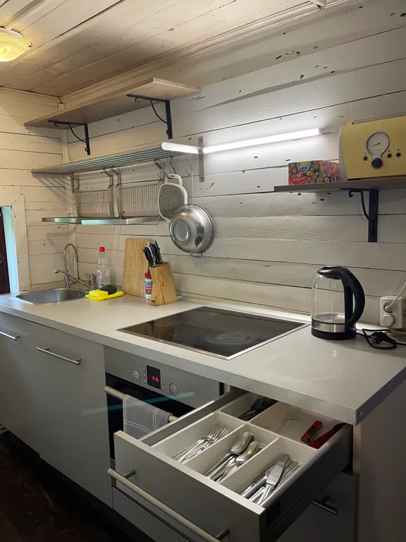 Дом с баней на берегу реки Волга с большой территорией