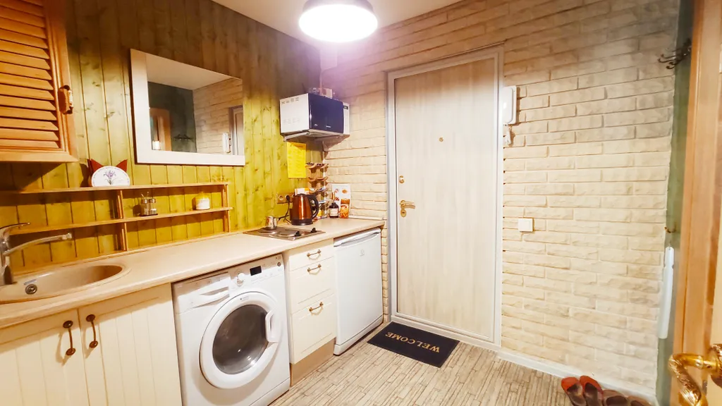 Квартира с большой кроватью и душевой кабиной