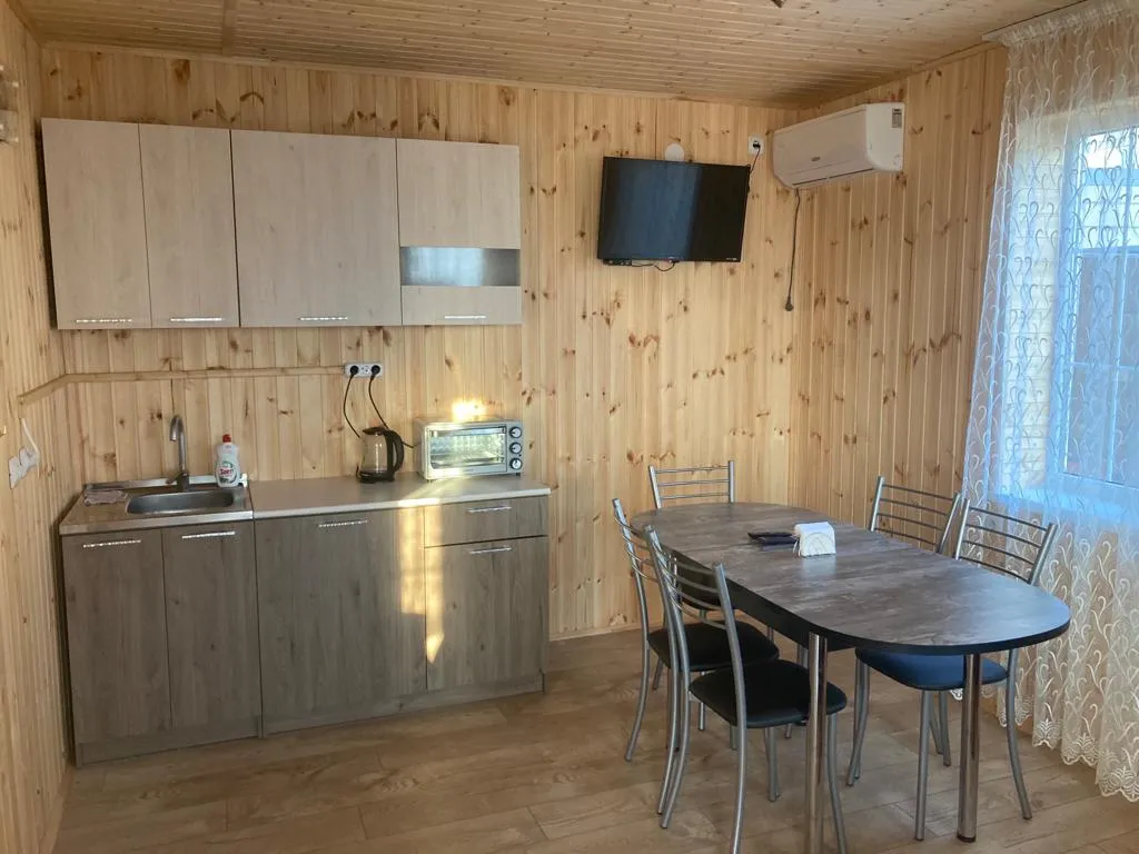 Коттедж с бассейном Азовочка