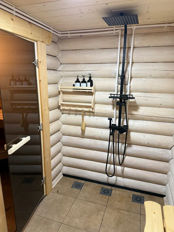 Загородный дом с баней и чаном