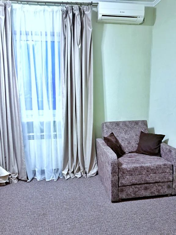 Номер в сердце города.Главный пр-т Азовский-2 мин.Набережная,пляж-5мин