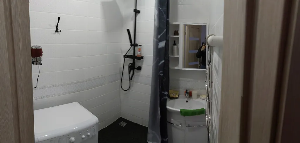 Уютная квартира, рядом склон, бассейн, магазины, парк.