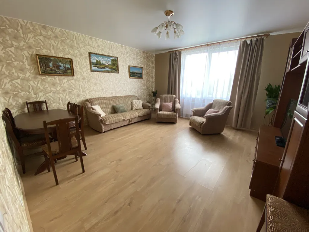 Просторная 3-комнатная квартира в центре. Новый ЖК. Установлен БОЙЛЕР. — аренда посуточно в Гатчина