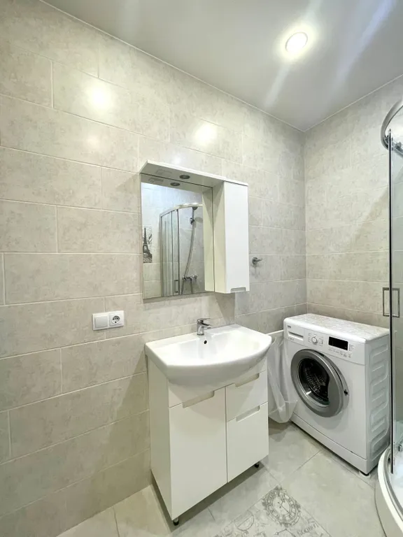 Эллинг на берегу моря